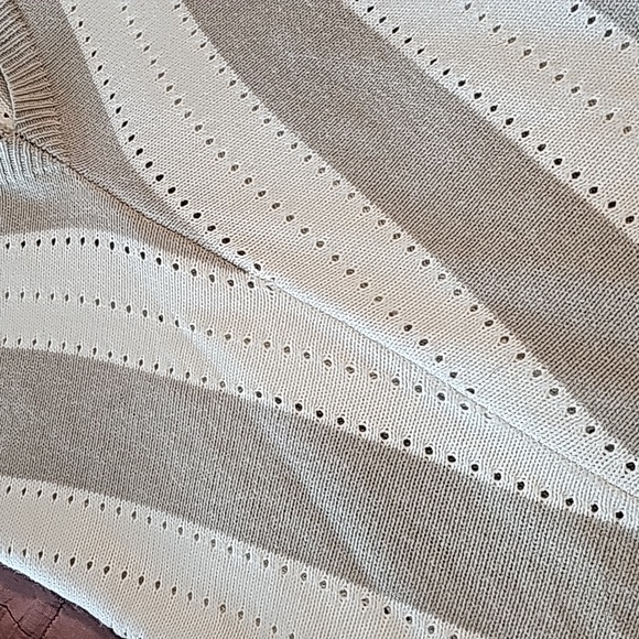 Beige and cream sweater - Picture 2 of 3